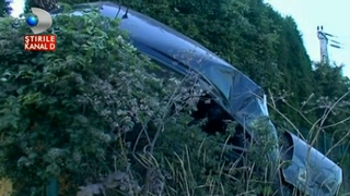 Accident spectaculos in Neamt! Un sofer a facut o manevra socanta, dupa ce o masina i-a aparut brusc in fata. Imagini incredibile!