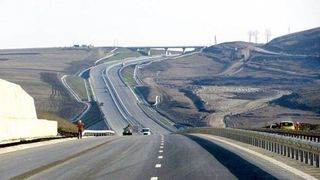 Ford sustine ca centurile ocolitoare pentru orasele Bals si Slatina ar imbunatati timpii de transport cu 3 ore. Reabilitarea cailor feroviare ar economisi 15 ore