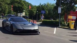 Unul din cei mai bogati oameni ai planetei si-a etalat colectia impresionanta de bolizi. Masinile costa atat de mult ca ar putea scoate o tara din faliment