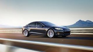 Masina cu cea mai rapida acceleratie din lume, Tesla Model S, va deveni si mai rapida. Cu ce noutati vine compania