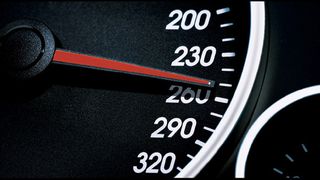 Politistii au amendat, in ultimele patru zile, 27 de soferi care circulau cu peste 180 de kilometri la ora. Cea mai mare viteza - 214 kilometri la ora