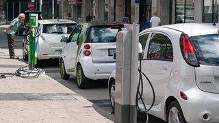 Masina electrica, potrivita pentru Romania? Un sofer a dezvaluit cat e de rentabila o astfel de masina: "De cand am cumparat-o, am platit doar parcarea&ldquo;