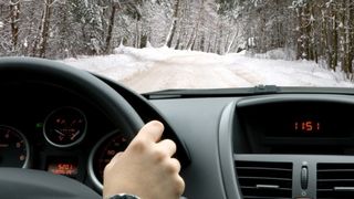 Cum să conduci preventiv iarna! Tot ce trebuie să ştii despre şofat &icirc;n anotimpul rece