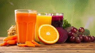 Doi frati din Dambovita au pus pe picioare o afacere de 100.000 de lei din sucuri naturale