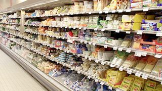 Retailerii trag un semnal de alarma: Legea cu 51% alimente locale poate duce la disparitia multor producatori romani, bulgarii si ungurii fiind mai atractivi