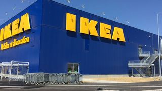 E produs in Romania si comercializat in toata lumea. Cel mai de succes produs Ikea fabricat la noi in tara costa doar 5 euro
