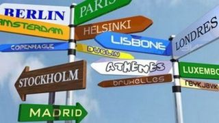 90.000 de romani vor sa plece din tara si sa munceasca in straintate, unde salariile sunt si de 4 ori mai mari. O treime din ei sunt tineri si majoritatea au studii superioare.