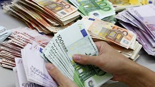Rezervele valutare ale Romaniei au crescut &icirc;n iulie cu 930 milioane euro, la 32,66 miliarde euro
