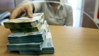 Romanii pot pune deoparte mai multi bani ca niciodata. Dobanzile la lei pentru depozitele noi se indeapta spre 1%