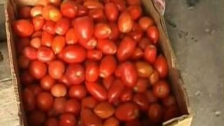 A schimbat ceva legea care obliga hipermarketurile sa vanda 51% produse romanesti? Agricultorii se plang ca legumele raman in continuare pe tarabe