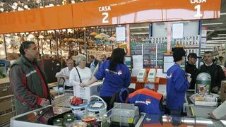 Veste buna pentru romanii care isi cauta un loc de munca. Dedeman a scos la concurs zeci de locuri de munca, in mai multe orase din tara. Ce salarii si beneficii au angajatii