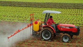 Tinerii nu vor sa devina tractoristi, desi aceasta meserie e tot mai cautata pe piata, iar salariile sunt extrem de atractive