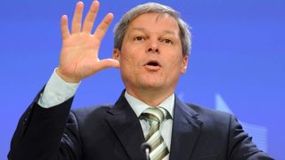 Ciolos, la ambasada Chinei: Romania vrea sa adere la Banca Asiatica pentru Investitii in Infrastructura