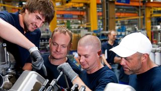 Americanii lucreaza cu aproape 25% mai mult decat europenii, au mai putine zile de concediu si se pensioneaza mai tarziu, arata un nou studiu