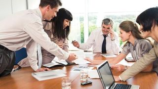 Cele mai mari salarii raman in continuare cele de la stat, arata INS intr-un nou studiu. Vechimea in firma si diplomele obtinute aduc si ele un plus la salariu