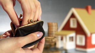 ANAF ar putea sa ii oblige pe proprietari sa perceapa chirii chiar si de la rude si prieteni - Ce aberatii contine legea