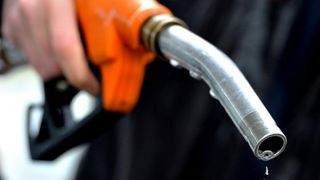 Veste extrem de buna pentru soferi. Carburantii s-au ieftinit masiv in ultimele zile. Preturile au scazut si cu 4%