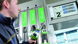 Benzina si motorina s-ar putea scumpi cu 10%