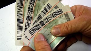 Angajatii ar putea primi doua noi tipuri de tichete: pentru sport si cultura