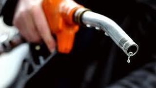 Anunt oficial de la Guvern! Se scumpesc benzina si motorina. Transportatorii: Un plin pentru un camion va costa cu 450 lei mai mult