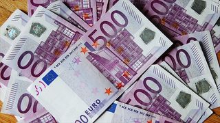 Euro coboara spre 4,65 lei, in linie cu tendinta regionala