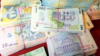 Se pregatesc prime de Craciun pentru mii de angajati din Romania - Cine sunt cei care vor incasa sute de lei luna aceasta?