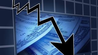 Specialistii spun ca Romania se afla in pericolul de a intra intr-o noua criza financiara. Mugur Isarescu are o alta parere