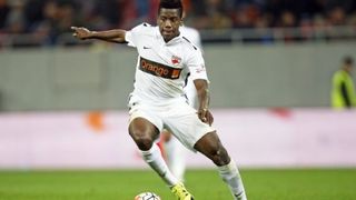 Ultimul autograf al lui Ekeng, fotbalistul mort pe teren, i-a fost dat lui Marius Niculae! Camerunezul se semnase pe un tricou pe care acum &ldquo;Sageata&rdquo; vrea sa-l inrameze!