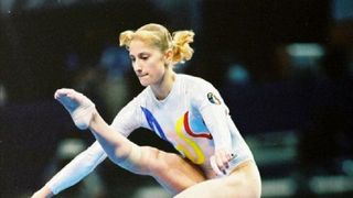 Imbecila, cretina, taranca, hahalera, cutra, dobitoaca, tampita, idioata, indolenta, proasta, vaca. Continua dezvaluirile campioanei Maria Olaru despre antrenorii Bitang si Bellu