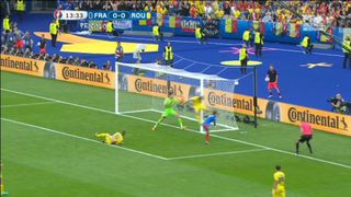 Portarul Ciprian Tătăruşanu: Francezii au obţinut victoria printr-o greşeală a arbitrului şi un şut de excepţie