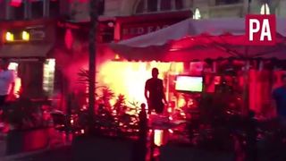Euro 2016: a noua noapte violenta la Marsilia. Suporterii englezi s-au imbatat si s-au luat la bataie cu ultrasii francezi. Un bar a luat foc