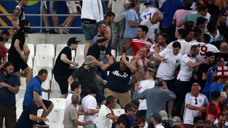 UEFA ameninta interzicerea Angliei si a Rusiei de la Euro 2016 daca violentele continua