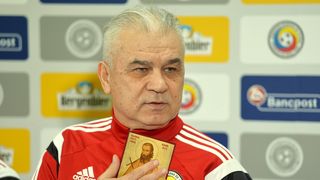 Nebunie in cantonamentul nationalei din Franta! Iordanescu este haotic si uita ce vorbeste cu jucatorii!