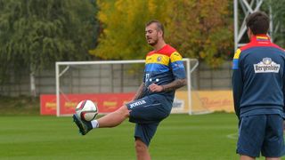 Alibec, prins fumand in vestiar in pauza meciului cu Franta! "Cineva vrea sa imi faca rau! O sa raspund pe teren!"