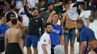 UEFA avertizeaza Rusia: daca vor mai fi incidente pe stadioanele unde va juca, echipa va fi descalificata de la Euro 2016