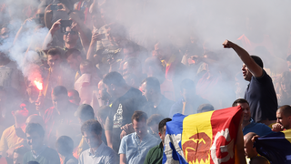 UEFA a deschis o procedura disciplinara impotriva Romaniei! Suporterii tricolorilor au aprins torte la meciul cu Elvetia!