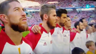 Fundasul Catalan Pique a facut un gest scandalos in timpul intonarii imnului Spaniei