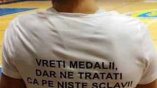 Mesajul dur al unei handbaliste din Romania la adresa autoritatilor. "Toti cereti medalii, dar ne tratati ca pe niste sclavi"