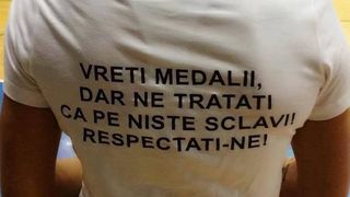 Mesajul dur al unei handbaliste către autorităţi: "Vreţi medalii, dar ne trataţi ca pe niste SCLAVI!&rdquo;