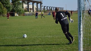 Cam la nivelul asta a ajuns fotbalul romanesc. Un club de fotbal are legitimat un portar care nu are o mana