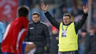 Un celebru fotbalist roman va ajunge azi la DNA dupa ce a dat cu masina peste patru militari!Selymes,cercetat pentru vatamare corporala din culpa si complicitate la abuz in serviciu