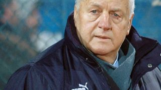 Mesaje emotionante in memoria lui Jean Padureanu. Mircea Sandu: "A facut multe pentru fotbal". Sicriul cu trupul sau neinsufletit va face un tur al stadionului din Bistrita