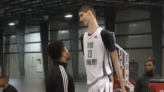 Un adolescent nascut in Romania ar putea deveni noua senzatie la NBA