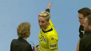 Ce ar fi fost de fapt in paharele aruncat de huliganii maghiari spre Paula Ungureanu. Dezvaluirea incredibila a antrenorului CSM