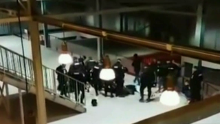 Bataie crunta la Cluj dupa meciul dintre CFR Cluj si Steaua - Toti au uitat de fotbal si s-au uitat la confruntarea dintre jandarmi si suporteri