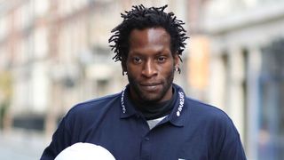 Un fotbalist de legenda a murit la 44 de ani. S-a prabusit pe teren in timp ce antrena echipa de juniori