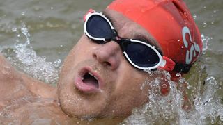 Inotatorul Avram Iancu s-a antrenat pe Siret si pe Dunare pentru a parcurge, timp de 60 de zile, intreg fluviul de la izvoare pana la varsare