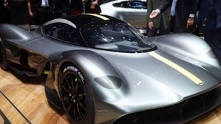 El este romanul care si-a cumparat masina de 3 milioane de euro! Povestea pilotului profesionist care participa la cursele de GT