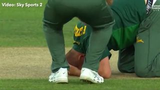 Cel mai cumplit accident sportiv din toate timpurile. Un cunoscut jucator de cricket a suferit o puternica lovitura la cap - Totul a fost transmis live