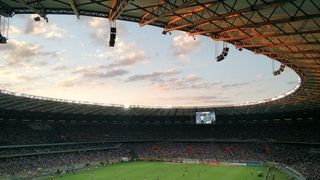Tragedie pe stadion. Doi oameni au murit inaintea unui meci